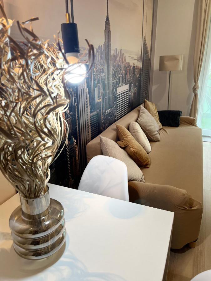 Appartamento Corvin Promenade Crystal Budapest Esterno foto