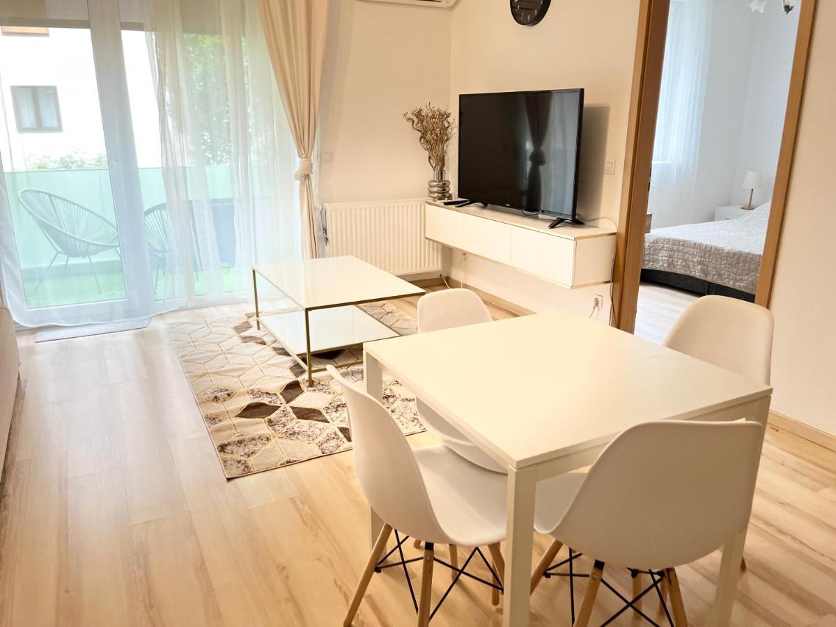 Appartamento Corvin Promenade Crystal Budapest Esterno foto