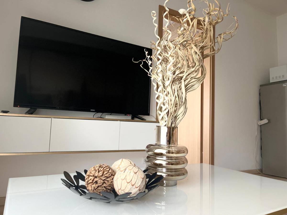 Appartamento Corvin Promenade Crystal Budapest Esterno foto