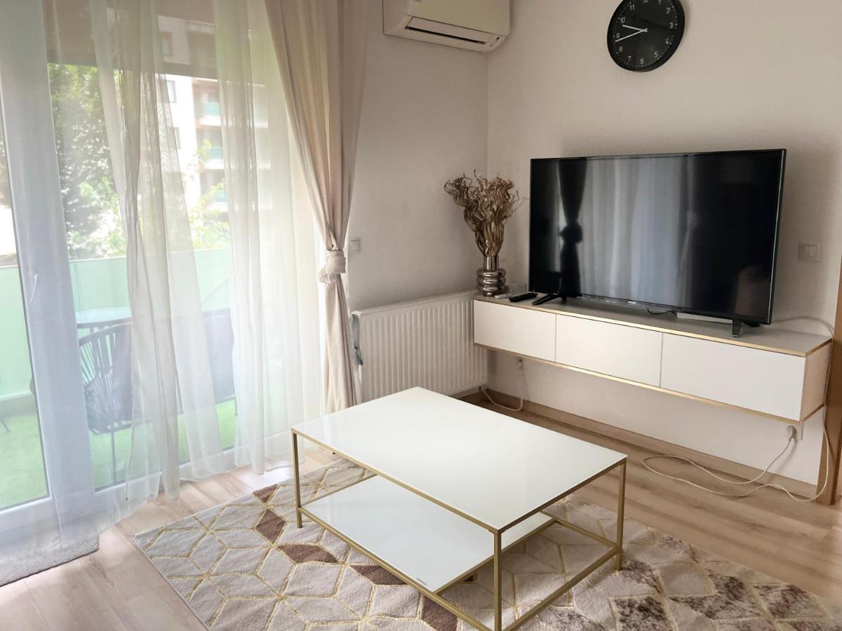 Appartamento Corvin Promenade Crystal Budapest Esterno foto